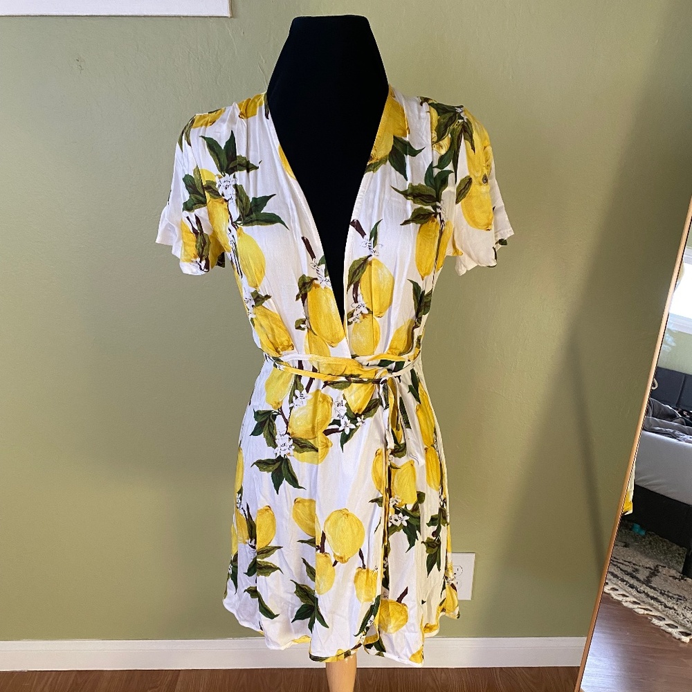 NWT Yellow Lemon Print Wrap Dress